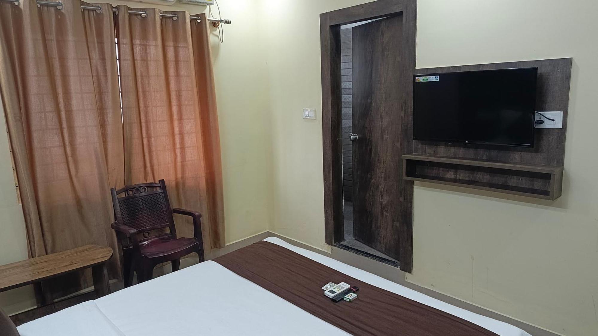 Pph Royal Gs Comforts Opp Mall Of Asia Bangalore Exterior photo