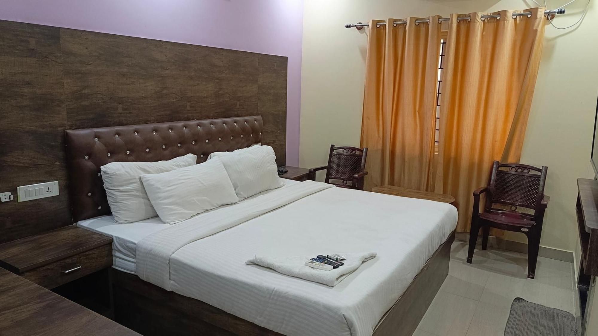 Pph Royal Gs Comforts Opp Mall Of Asia Bangalore Exterior photo