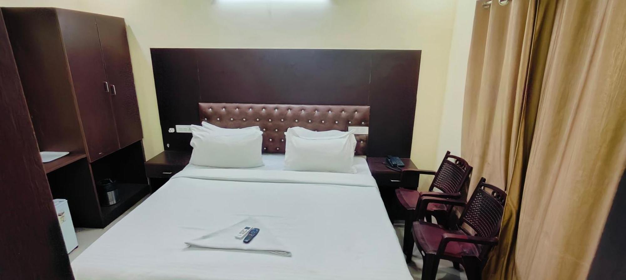 Pph Royal Gs Comforts Opp Mall Of Asia Bangalore Exterior photo