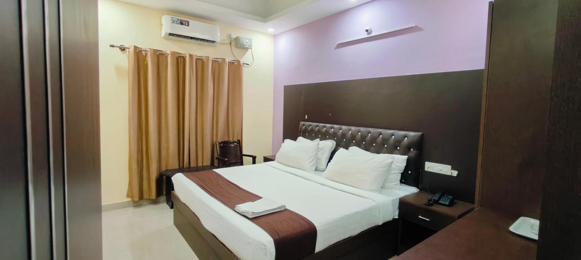 Pph Royal Gs Comforts Opp Mall Of Asia Bangalore Exterior photo