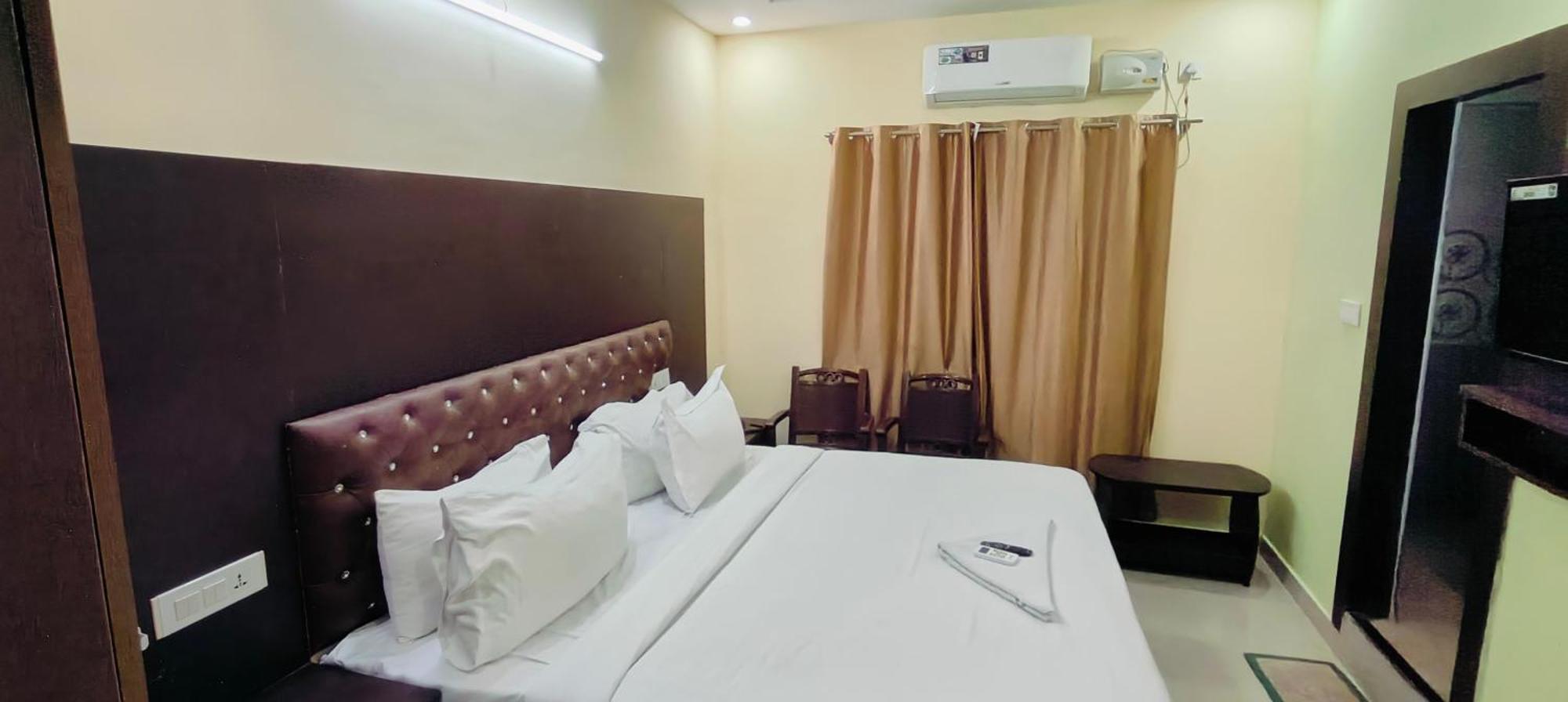 Pph Royal Gs Comforts Opp Mall Of Asia Bangalore Exterior photo